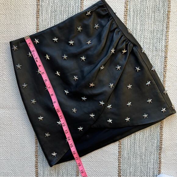 Alice + Olivia Fidela Black Silver Stars Stud Drape 100% Leather Mini Skirt 0 - Picture 4 of 9